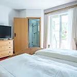 ベッド・アンド・ブレックファスト Gaestehaus Alpenkranz