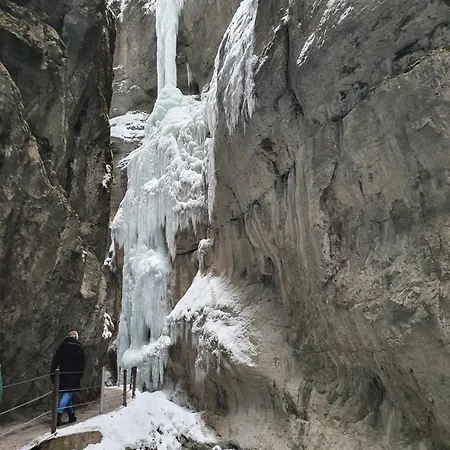 Gaestehaus Alpenkranz 3*