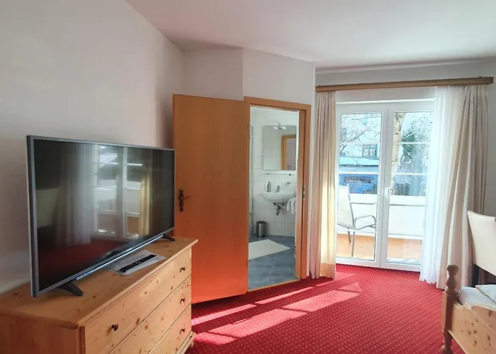 Gaestehaus Alpenkranz Bed and Breakfast 3*