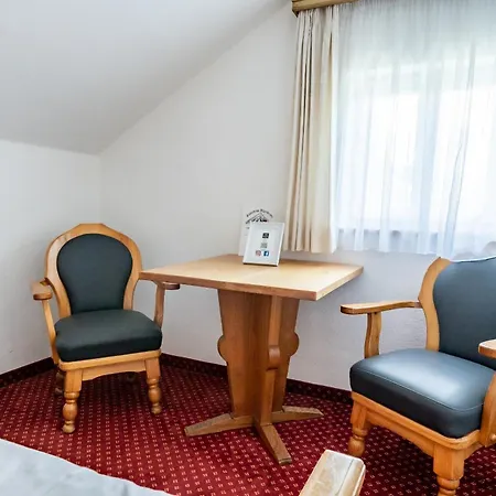 Gaestehaus Alpenkranz B&B 3*